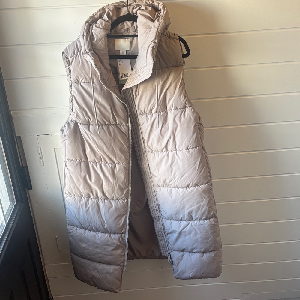 H&M Women's Hooded Puffer Vest in Light Taupe